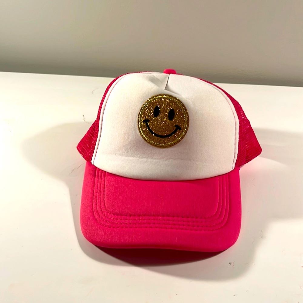AMAZON | Smiley Face Trucker Hat